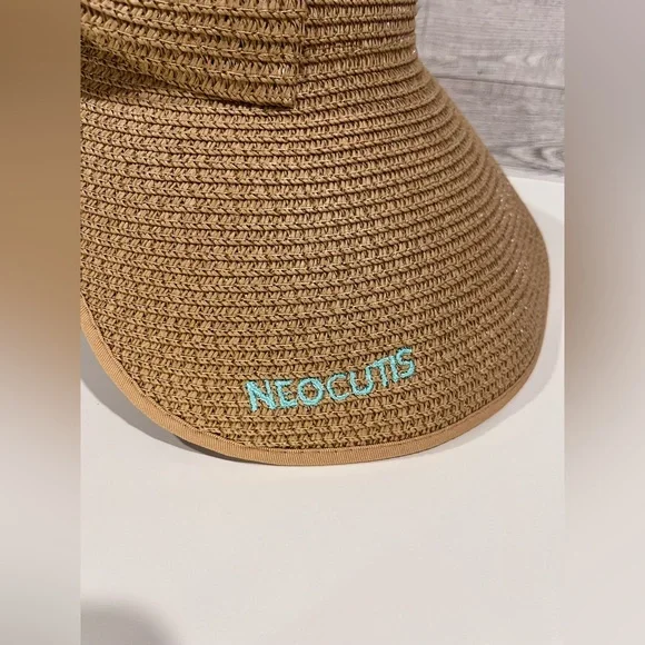 Neocutis Lumière Illuminating & Tightening Eye Cream ➕Neocutis Sun Hat - Picture 8 of 15